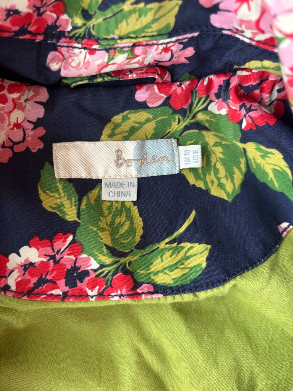 Boden Hydrangea rain jacket with hood - Picture 5 of 10
